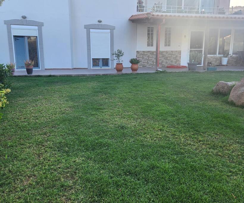 Vila Lux House With Garden Kámpos Exteriér fotografie